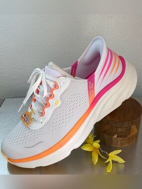 NEW WOMENS SKECHERS SLIP-ON SNEAKERS IN VIBRANT COLOR